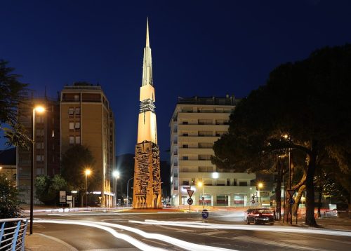 Lancia di luce di notte Sailko
