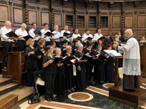 Padre Matteo Ferraldeschi e Coro Porziuncola (2)